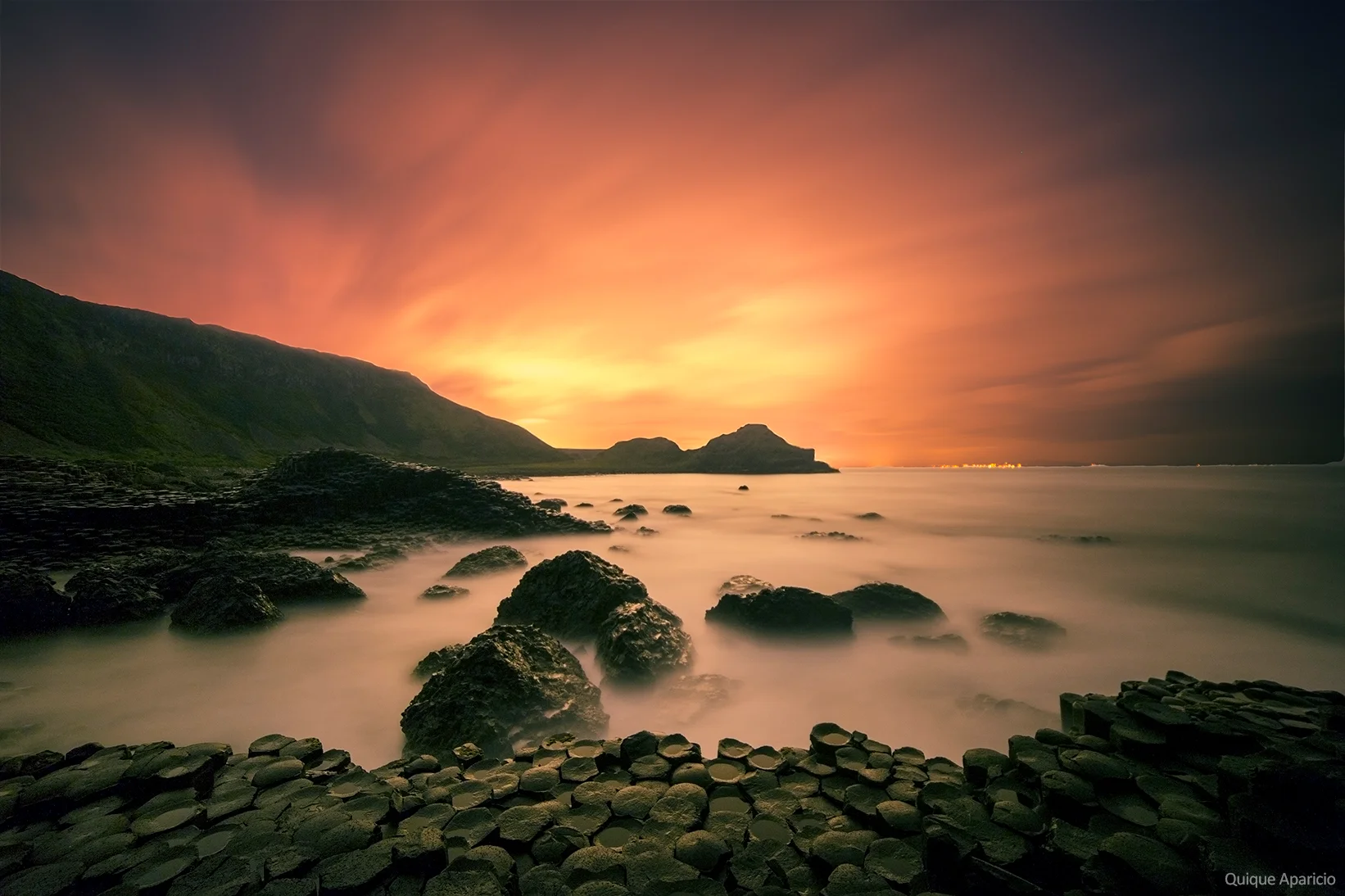 Noche sobre hexágonos