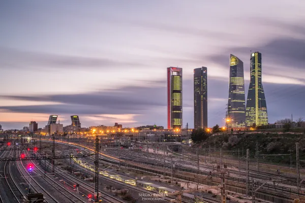 cuatro torres manoteras