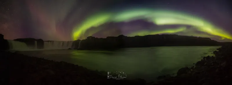 panormica godafoss con auroras