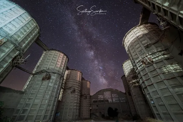 cementera abandonada, fotografía nocturna en Pozo Cañada