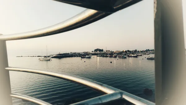 o grove porto de meloxo dende pta moreiras