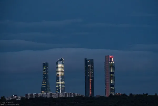 4 torres, fotografía nocturna en Madrid