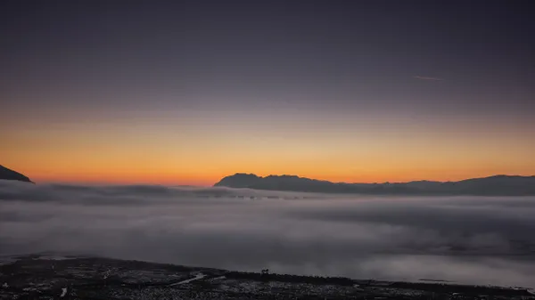 mar de nubes sobre la marisma