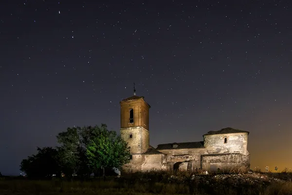 iglesia de caudilla, fotografía nocturna en Santo Domingo-Caudilla