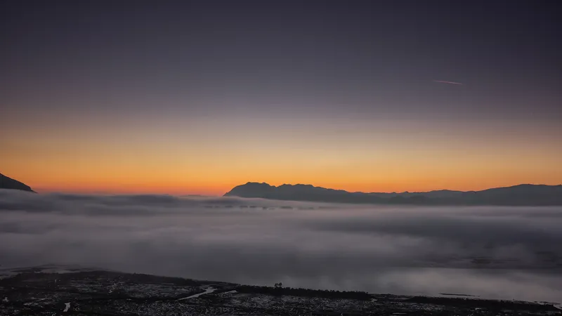 mar de nubes sobre la marisma