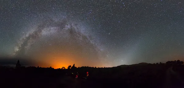 va lctea y luz zodiacal en la palma