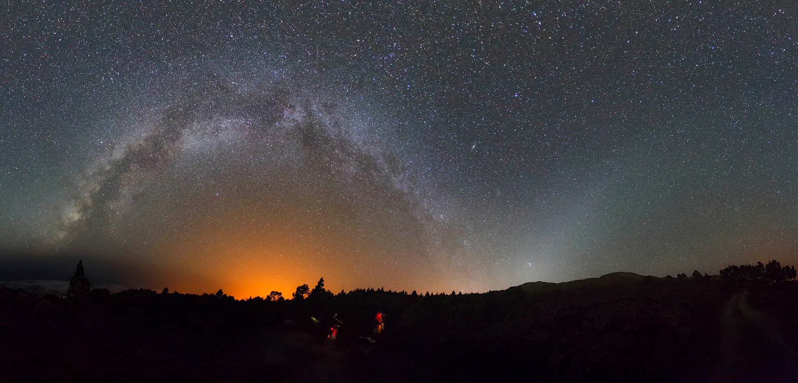 va lctea y luz zodiacal en la palma