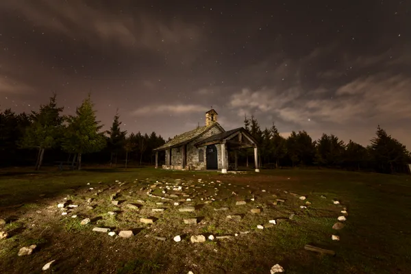 ermita de la cruz de ferro camino de santiago, fotografía nocturna en Santa Colomba de Somoza