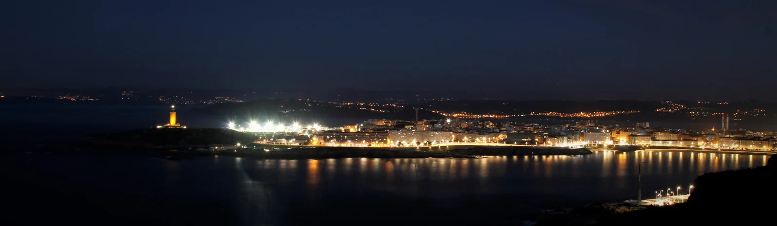 corua at night