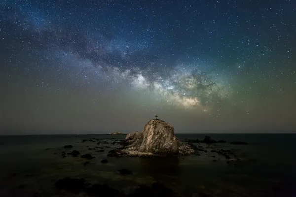cruz bajo la va lactea